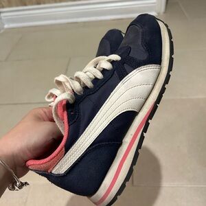 Puma Women's Navy, White and Pink Sneakers Size 6.5